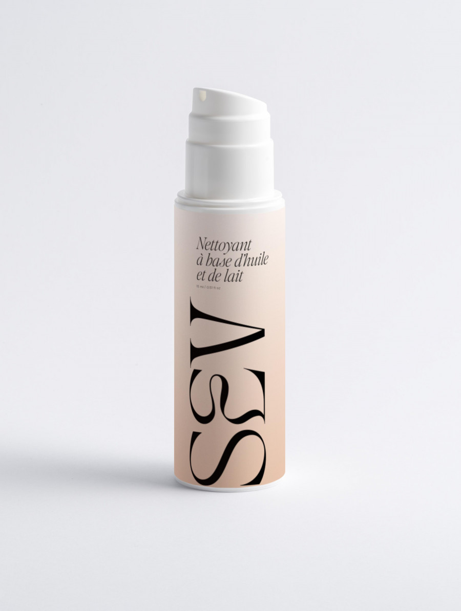Nettoyant à base d'huile et de lait pour peaux sensibles